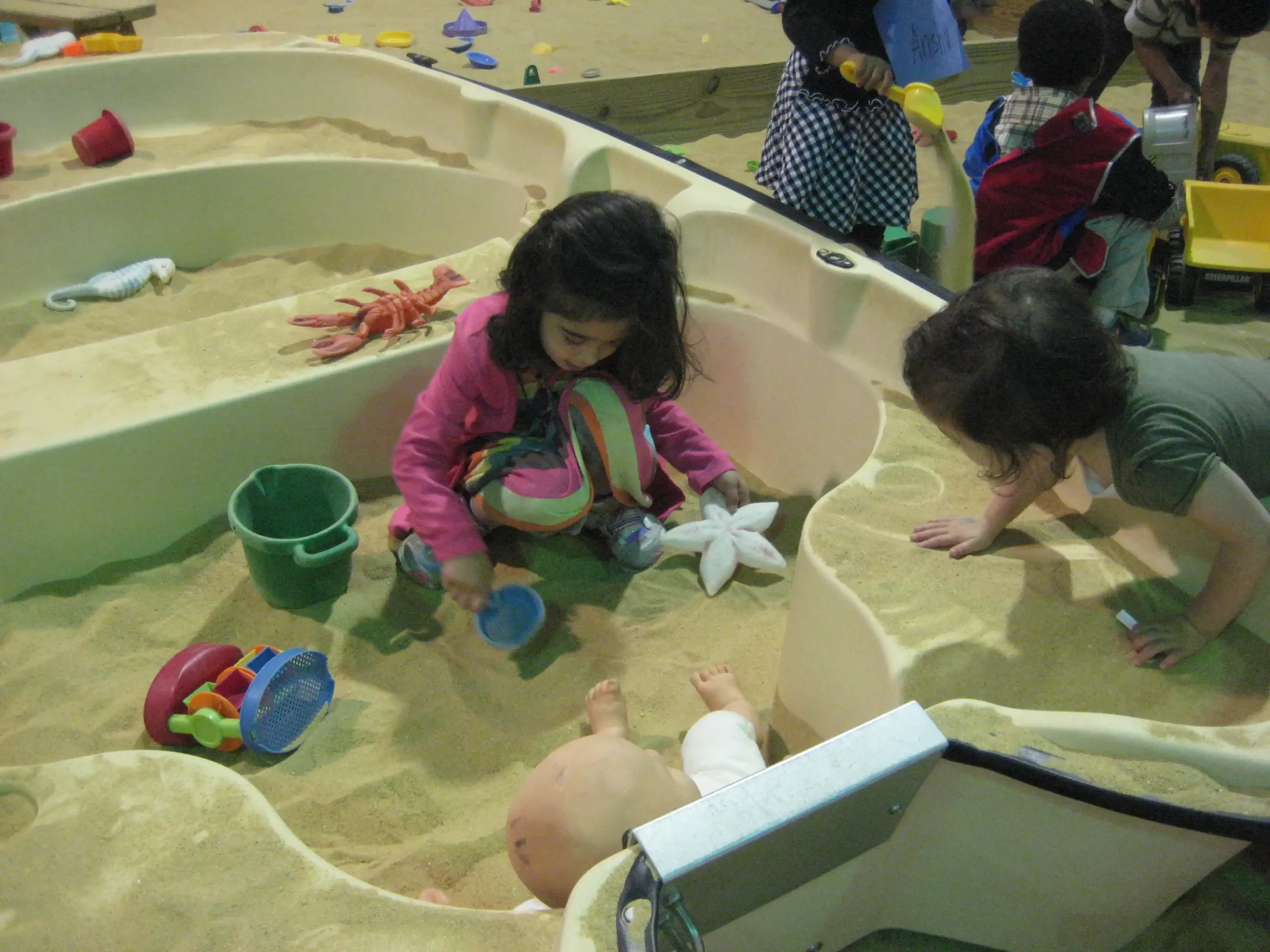 Children learning and playing at Little Stars Of Columbia